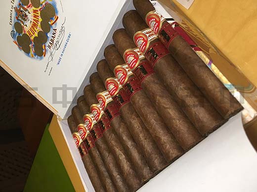 乌普曼(优民)皇家罗布图 H.Upmann Royal Robusto